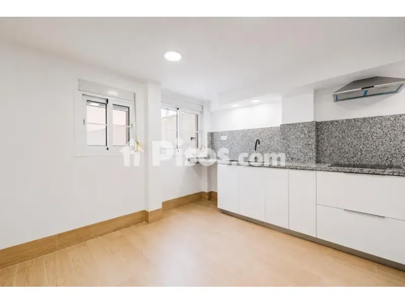 Cuisine - Contemporary Flat with Interior Orientation in Paseo de los Tilos