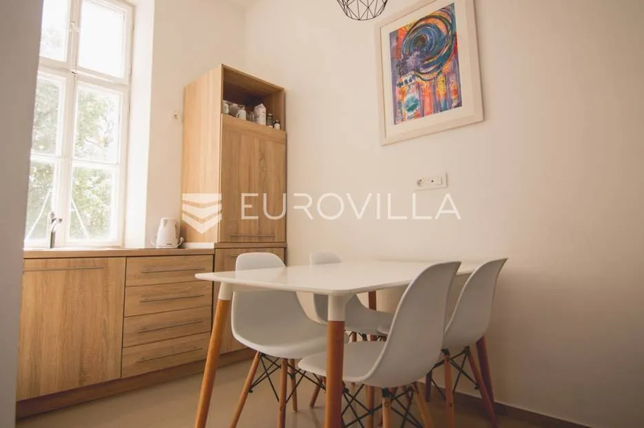 Salle à manger - Adapted Multi-Unit Apartment in Donji Grad