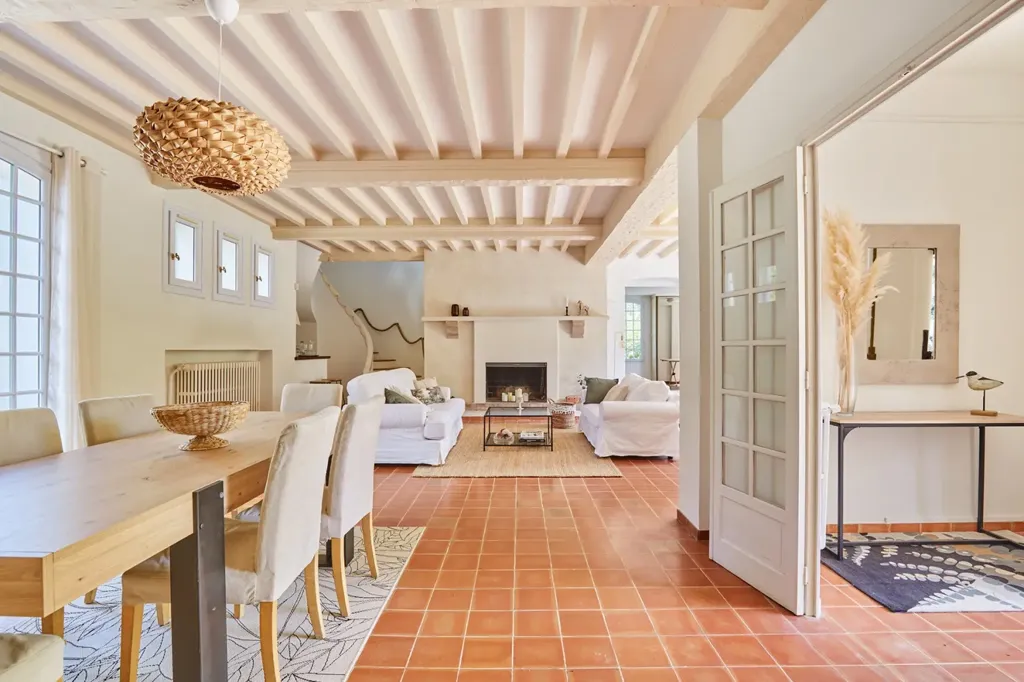 Dining Room - Secure Reception Property with Pool in Aix-en-Provence