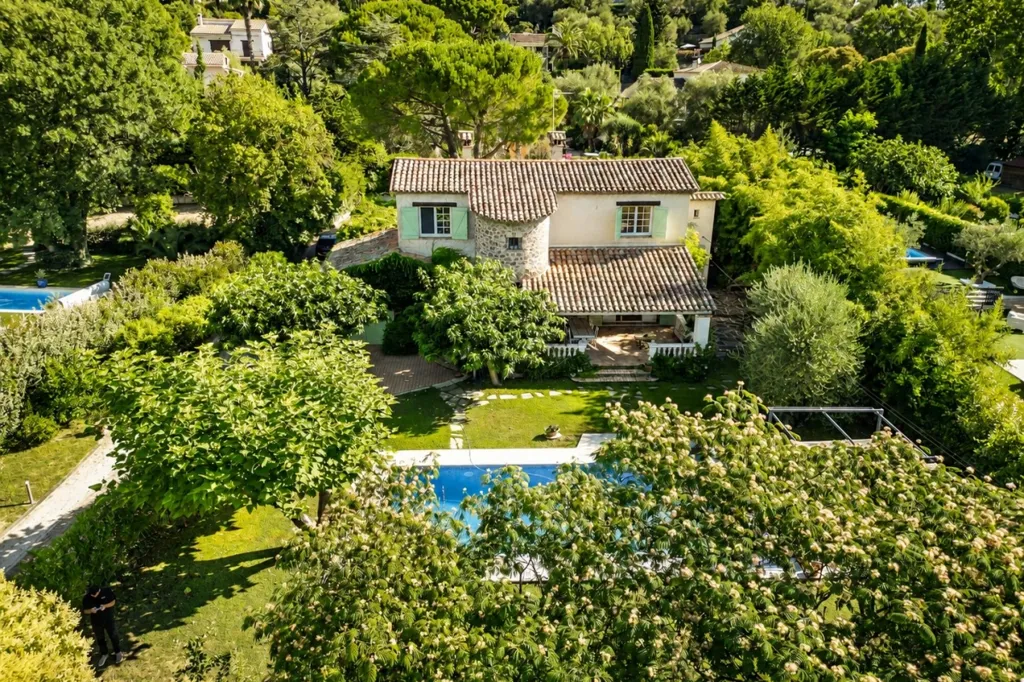 Vista aerea - Villa with Pool near Golf de Cannes-Mougins