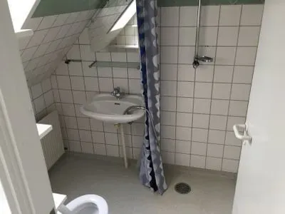 Salles de bain - Cozy Flat with Balcony in Støvring Midtby