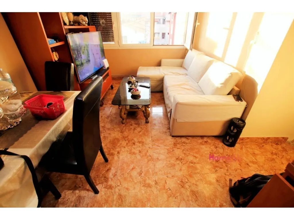 Elutuba - Three-Bedroom Apartment with High Ceilings in Bilbao