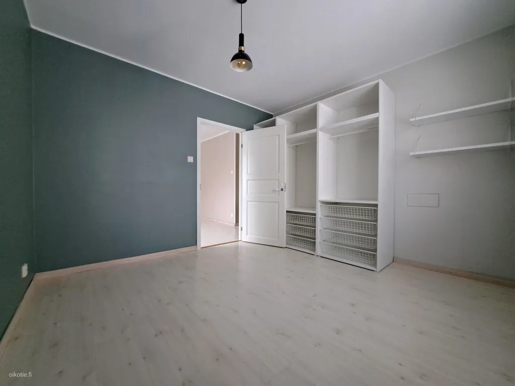 Toad - Three-Room Flat with Glazed Balcony in Nummi