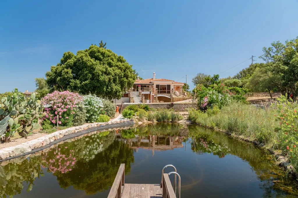 Bassein - Villa with Lake and Nature in Sardinia