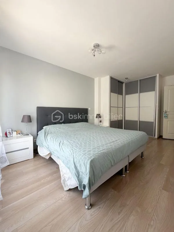 Chambres - Maison Récemment Construite avec Terrasse Ouest