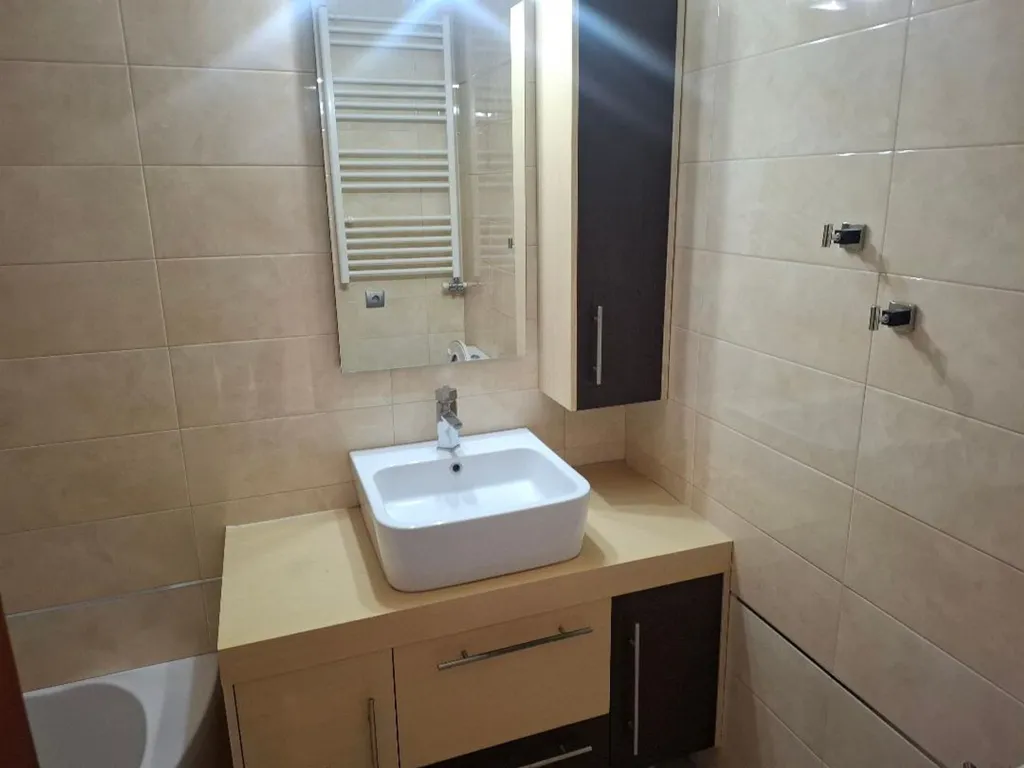 Bagni - Detached House with Garden in Semi-Basement