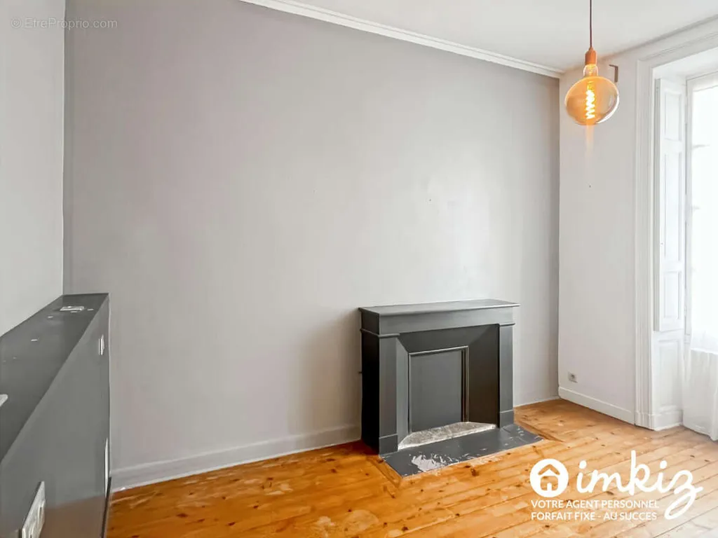 Toad - Charming 2-Bed Flat in Nantes Centre