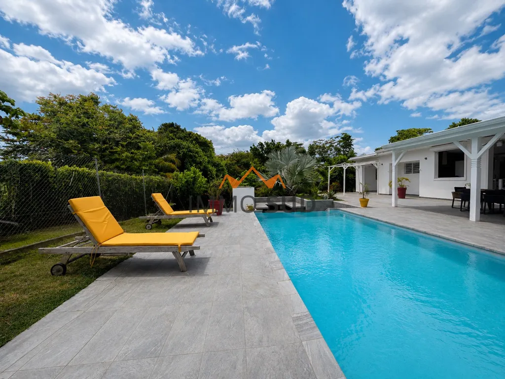 Piscine - Villa Meublée avec Piscine à Goyave