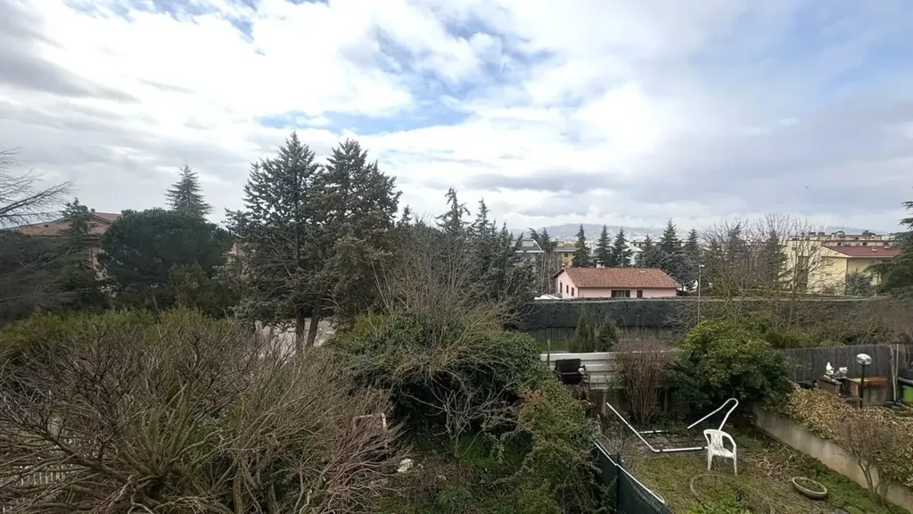 Aed - Rear-Attached Villa with Balcony in L'Aquila