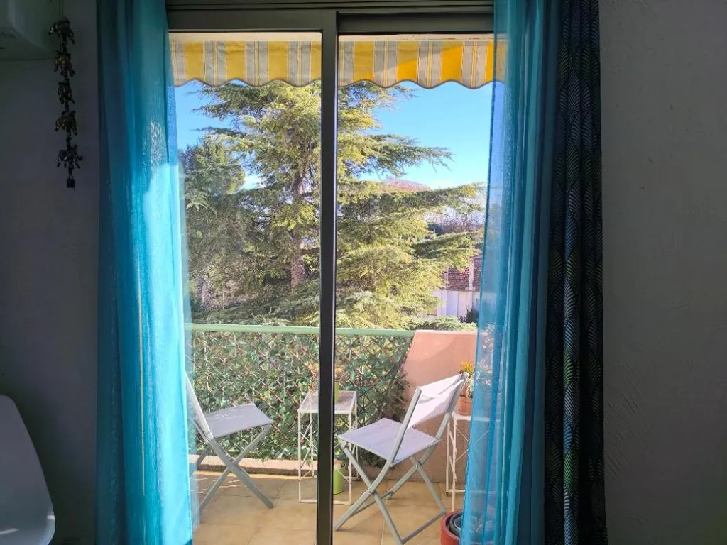 Balcone - 4-Bedroom Apartment with Balcony in Nîmes
