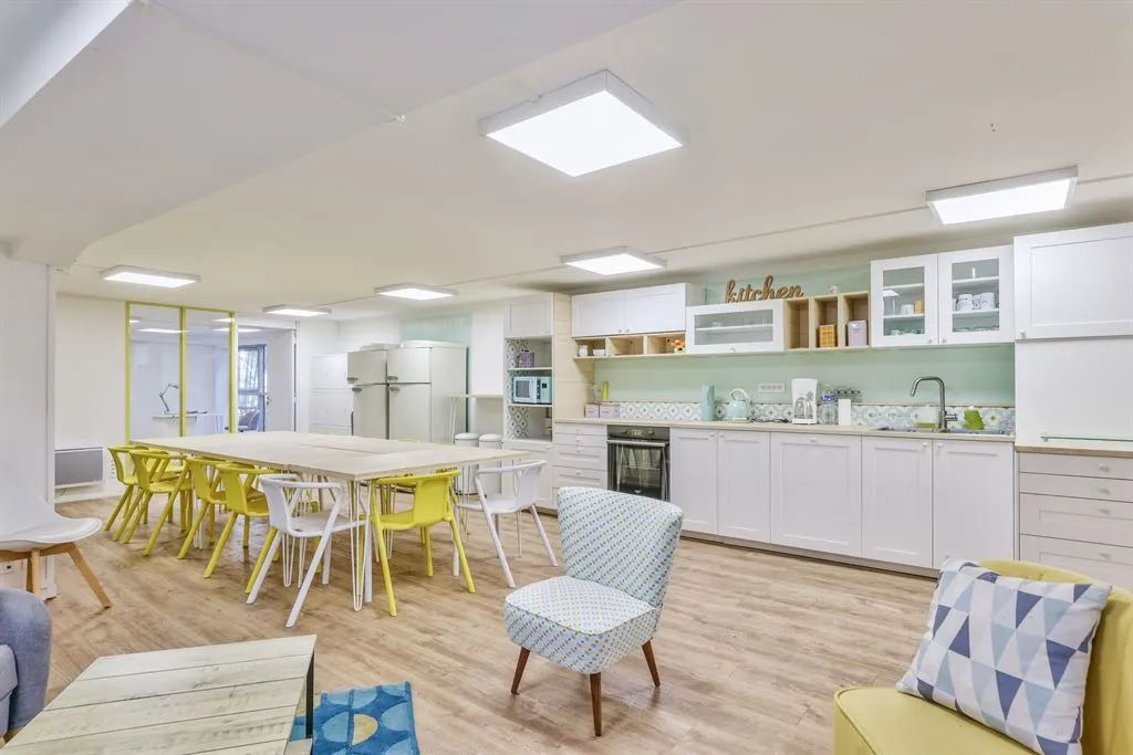 Cucina - Office Space with Parking in 5th Arrondissement