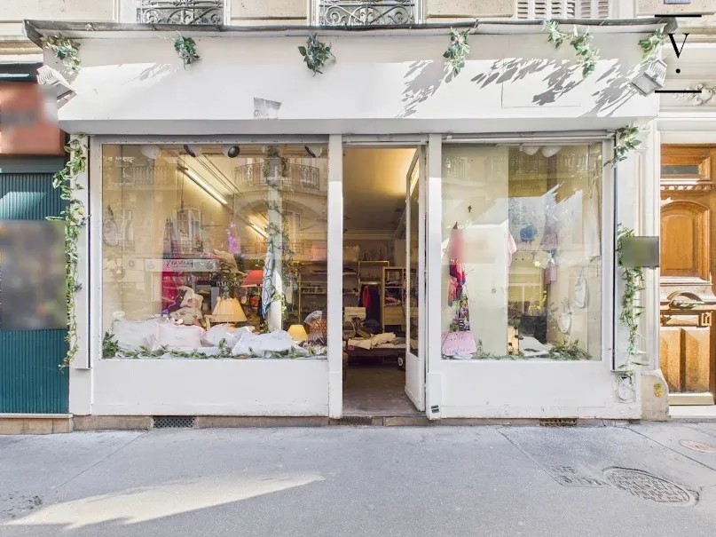 Pièces - Local Commercial avec Vitrine à Paris 16ème