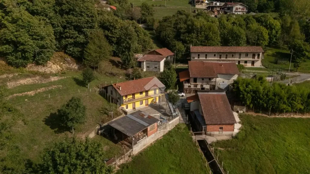 Õhuvaade - Independent House with Panoramic View in Rifreddo