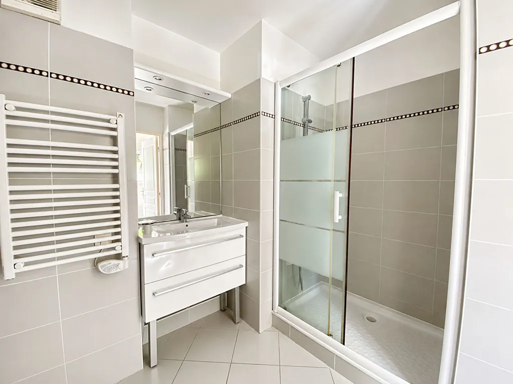Bagni - Bright 2-Bed Flat with Balcony in Lyon 6ème