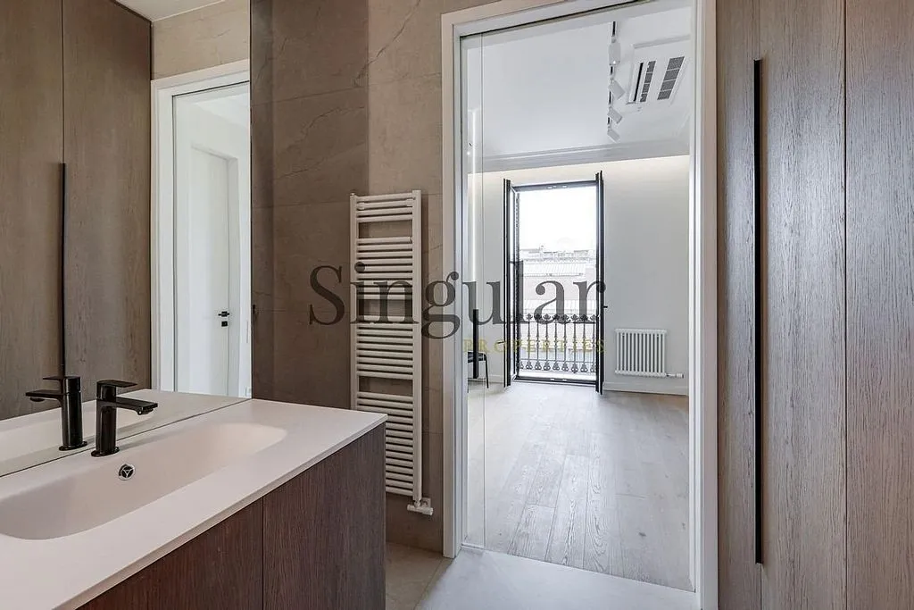 Salles de bain - Historic Apartment with Balcony in El Born