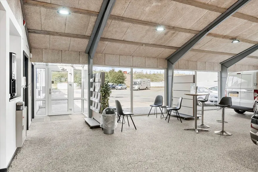 Garaaž - Retail Unit with Extensive Outdoor Space in Fibernet