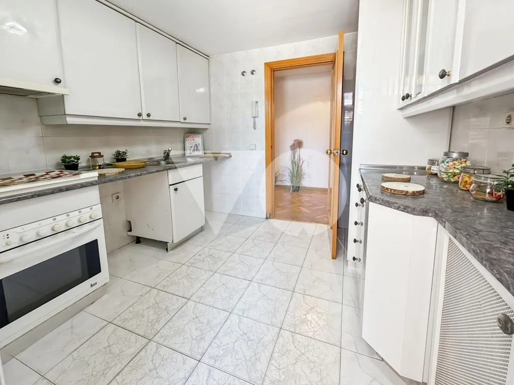 Cuisine - Luxury Apartment with Pool in Las Rosas, Madrid