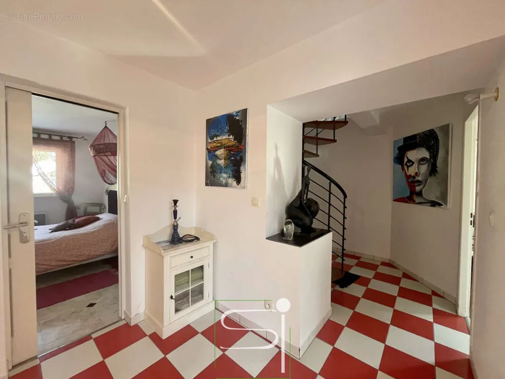 hallway_entrance