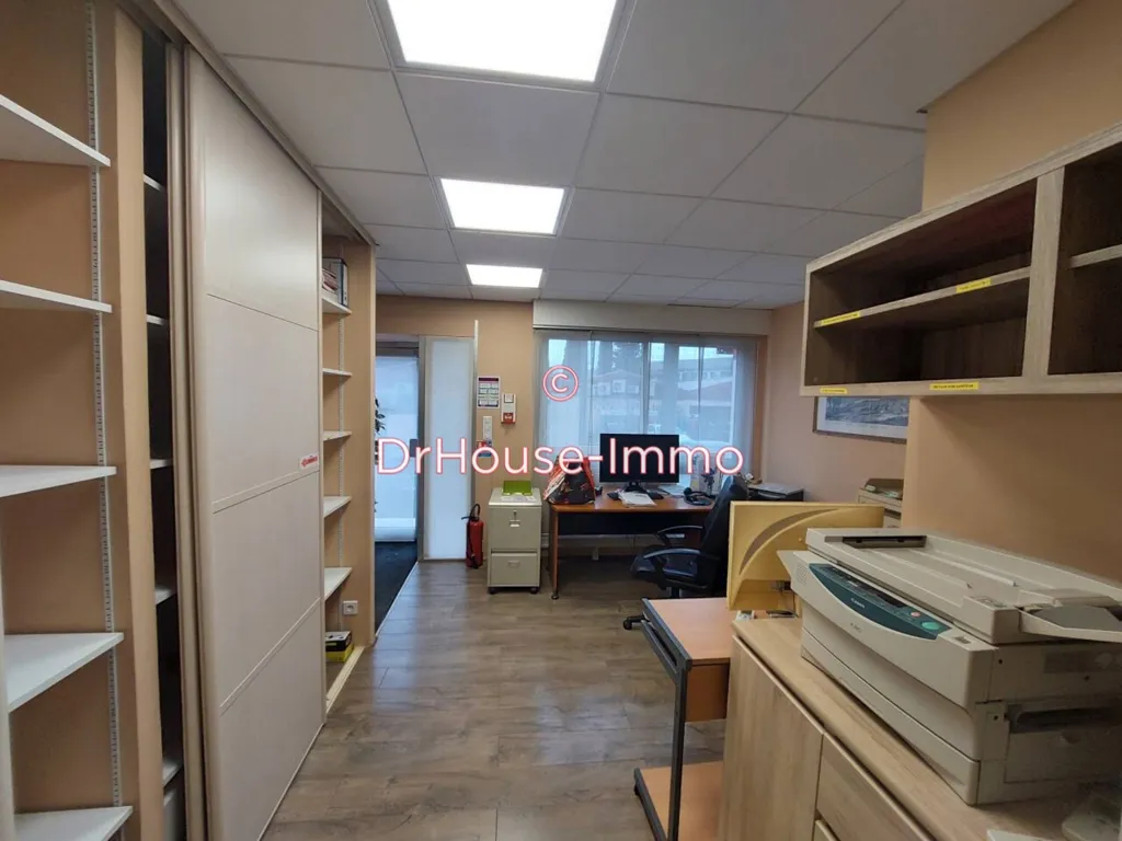 Office - Commercial Property with PMR Access in Aix-En-Provence