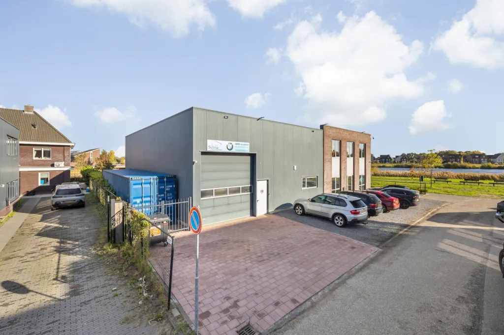 Välivaade - Detached House with Business Hall in Breda