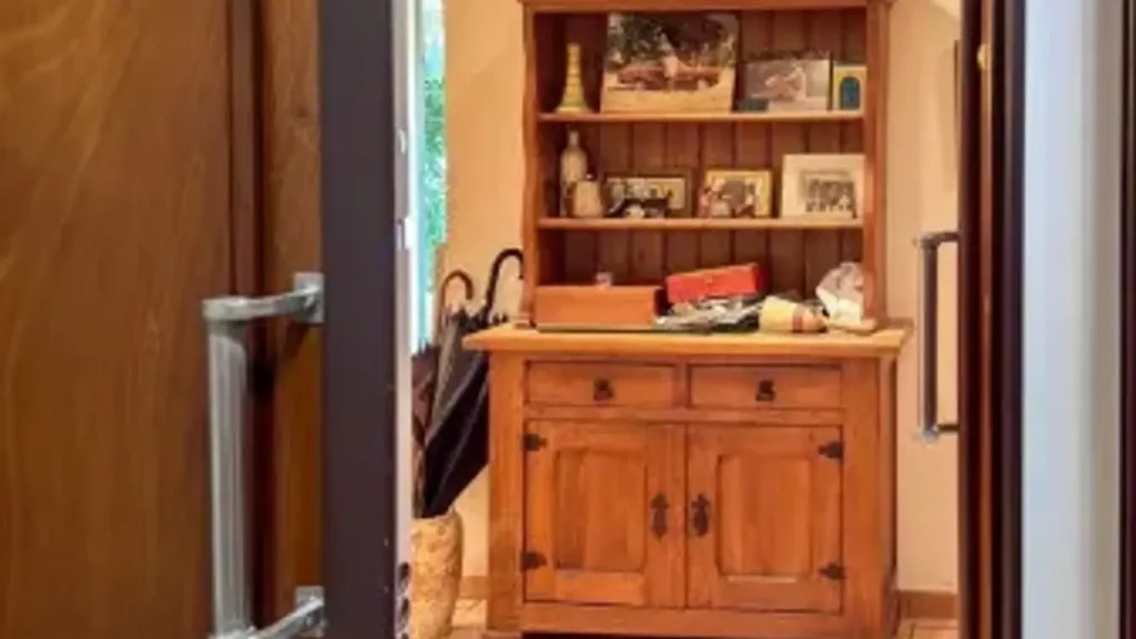 hallway_entrance