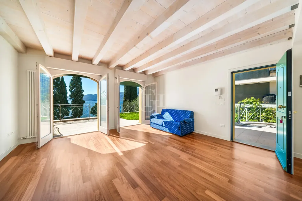 Soggiorno - Lakefront Apartment with Panoramic View in Torri del Benaco