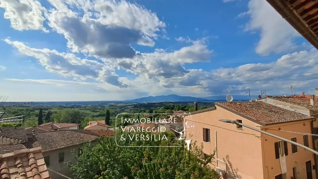 Terrasse - 4-Bedroom Apartment with Valley View in Capannoli