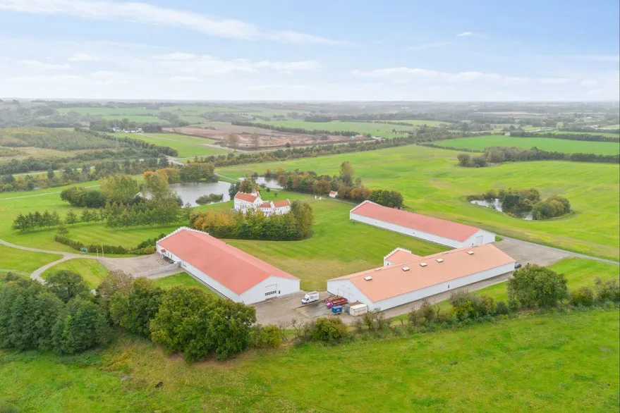 Luftaufnahme - Historic Mansion with Pool in Southern Jutland
