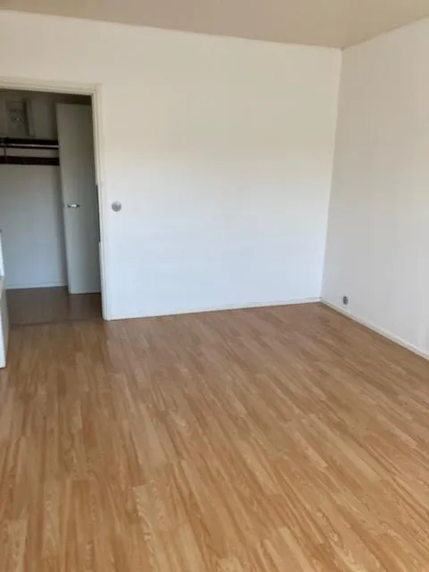 Pièces - Apartment with Balcony in Akaa Centre