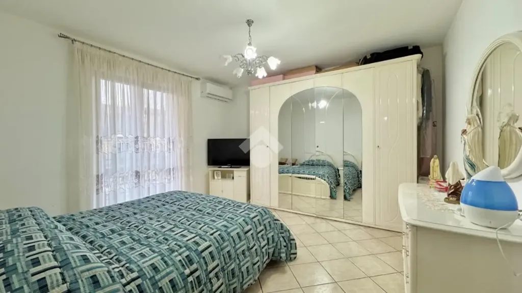 Chambres - 3-Bed Apartment with Balcony in Orta Di Atella