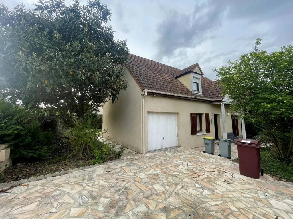 Exterior - 5-Bedroom House with Garden in Chelles