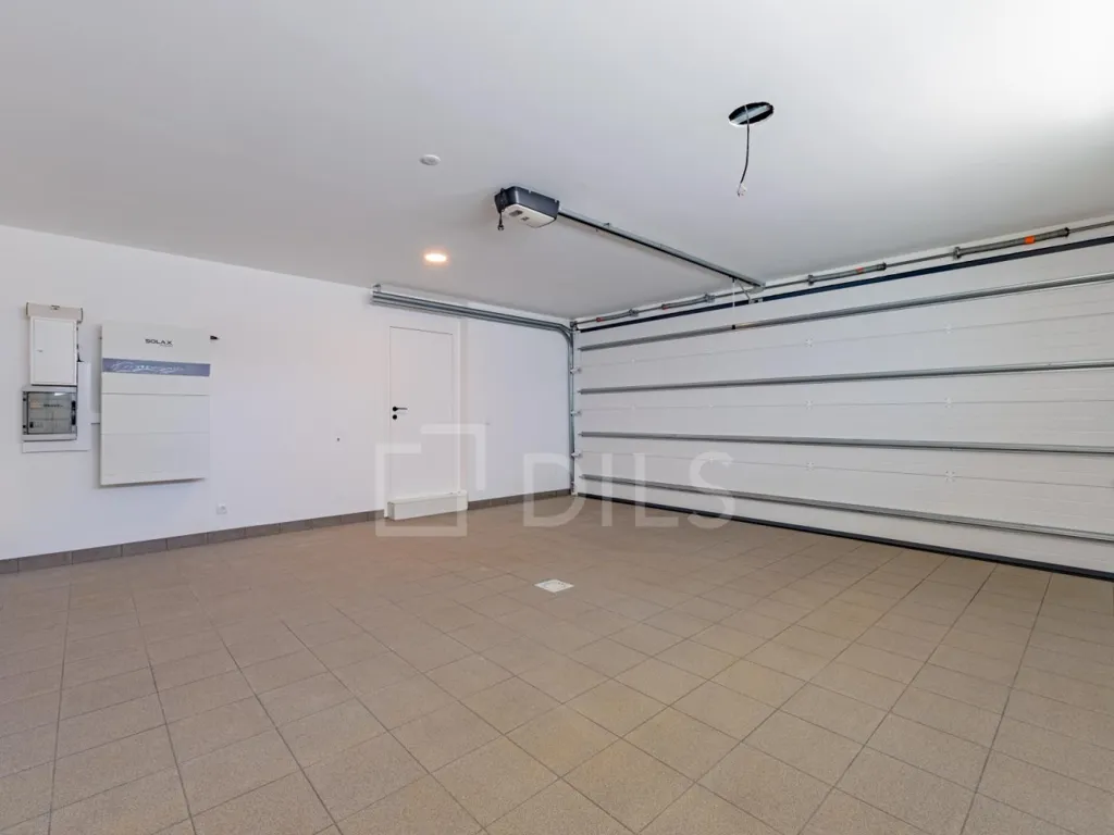 Garage - T4 Villa with Pool in Vilamoura