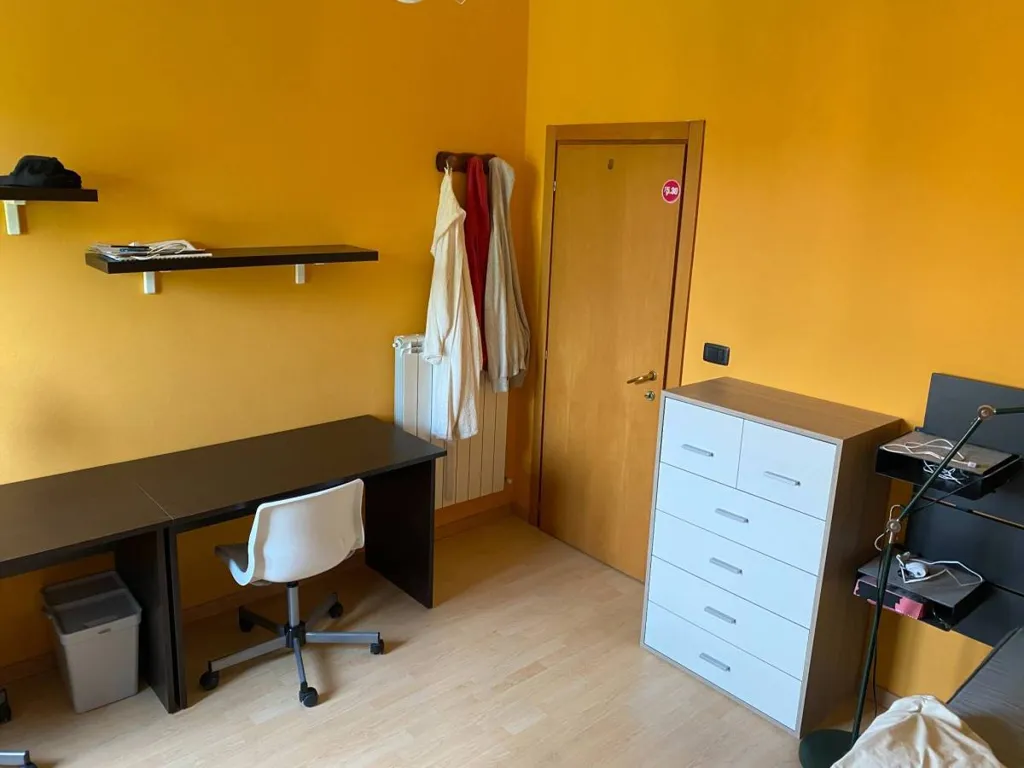 Bureau - Student Apartment with Balcony in Modena