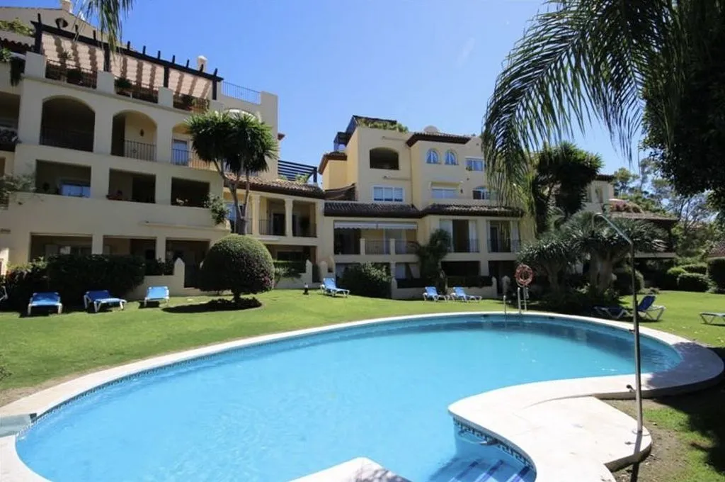 Pool - Apartment with Pool and Golf View in Guadalmina Alta
