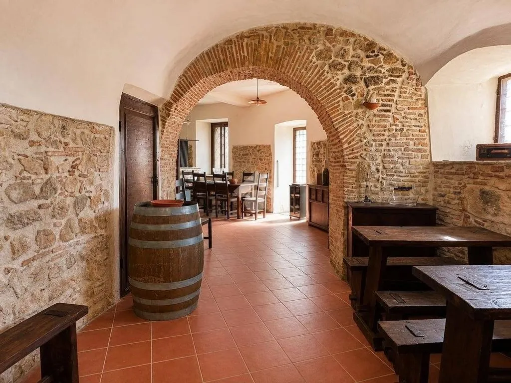 Stanze - 6-Bedroom House with Historic Setting in L'Aquila