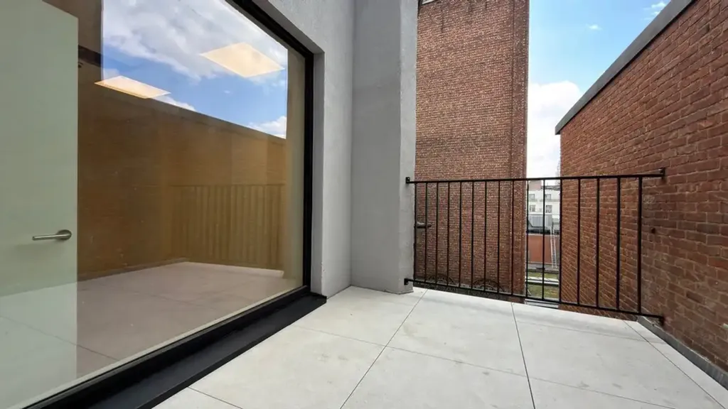 Terrazza - Renovated Corner Office with Top Location on Meir, Antwerp
