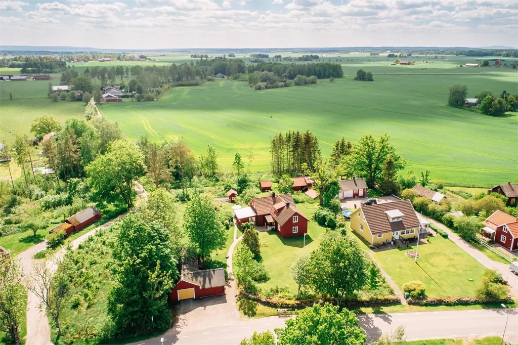 Vue aérienne - Charming Red Villa with Countryside View in Jula
