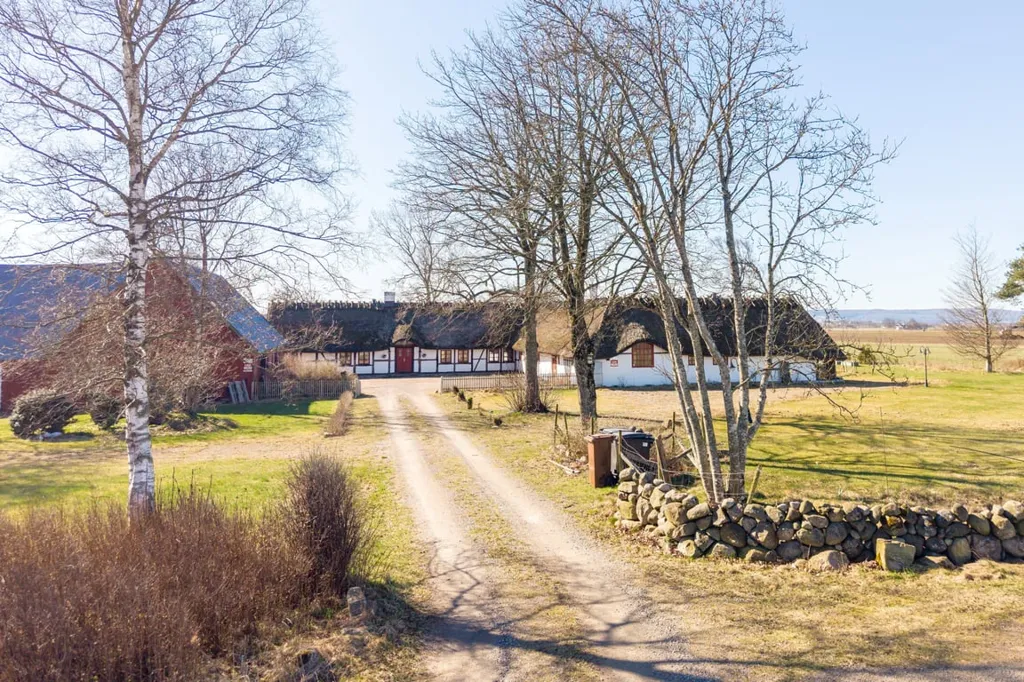 Välivaade - Historic Cross-Vaulted Farmhouse with Restaurant in Halland