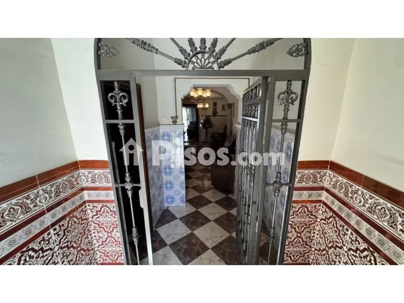 Esik - Single-Storey House with Garden in Brenes