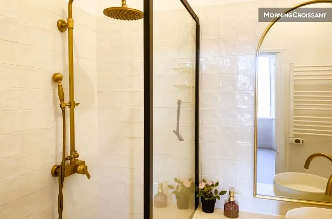 Salles de bain - Appartement 2 Pièces avec Vue sur les Toits à Marseille