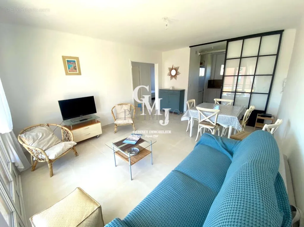 Séjour - Appartement 3 Pièces avec Terrasse au Centre-Ville de Saint-Raphaël