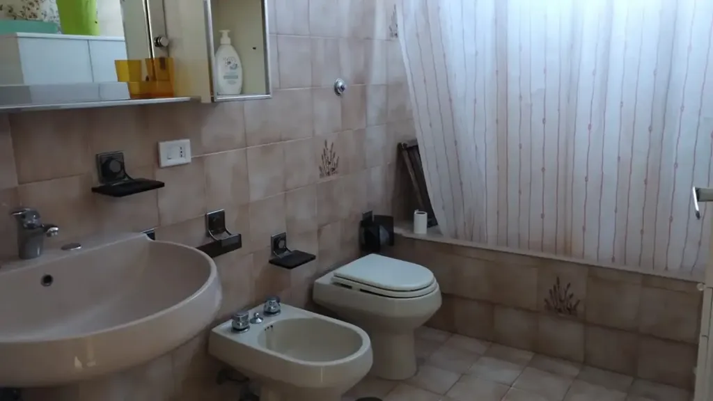 Vannitoad - Spacious Rental Flat with Veranda in Brindisi