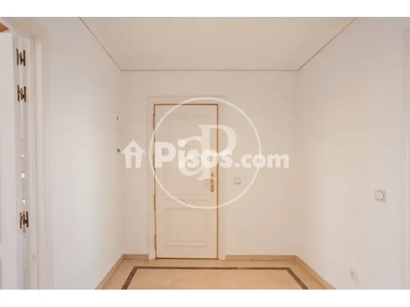 Esik - Semi-detached Chalet with Terrace in Barajas