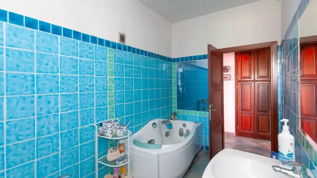 Salles de bain - Luxury Villa with Sea Views in Torpe'