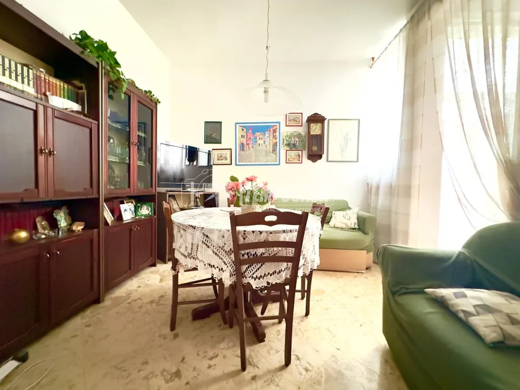 Salle à manger - Three-Bedroom Flat with Patio in Valenzano