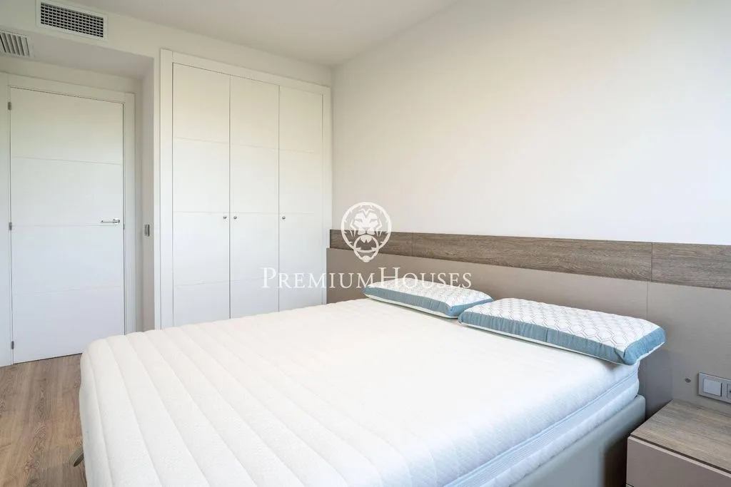Magamistoad - Corner Flat with Pool in Sitges