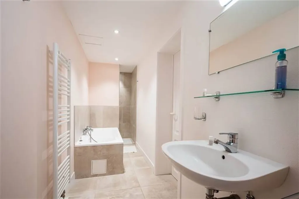 Salles de bain - Appart-Hôtel Converti avec Terrasse à Herbeumont