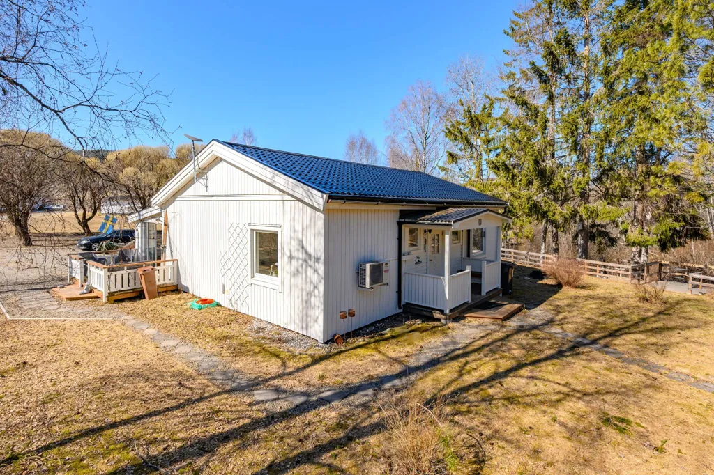 Välivaade - Charming Villa by the Stream in Björkom