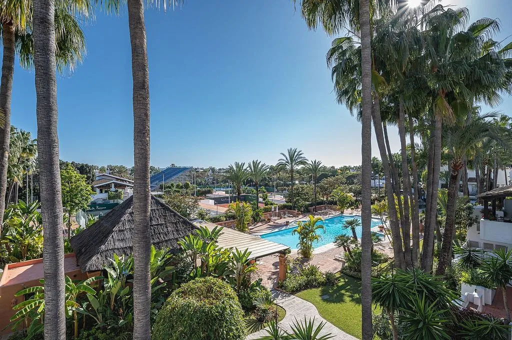Bassein - Duplex with Pool in Marbella's Golden Mile