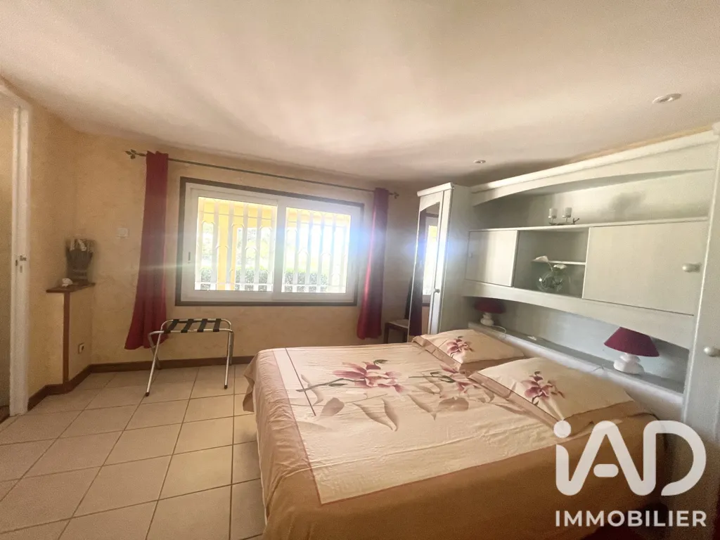 Chambres - Maison Traditionnelle avec Piscine à Cuxac-d'Aude